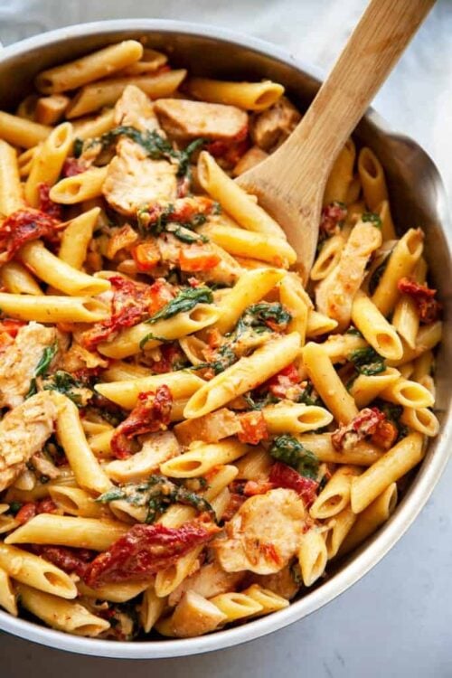 Creamy Tuscan Chicken Pasta is loaded with the flavors of the Mediterranean – sundried tomato, baby spinach, garlic, red pepper, and parmesan. It’s super quick and easy. A restaurant quality dish on the table in under 30 minutes. #pasta #recipe #recipeeasyfast #chicken #chickenrecipes #chickendinner #chickendishes #easy #easyrecipe #easydinner